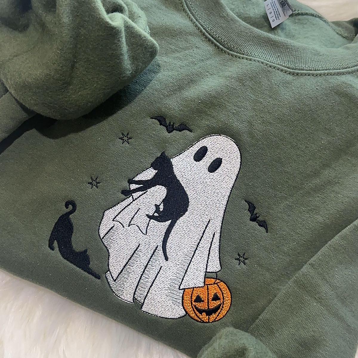 Embroidered Halloween Ghosts & Cats Sweatshirt – Cozy Fall Crewneck for Spooky Season Style